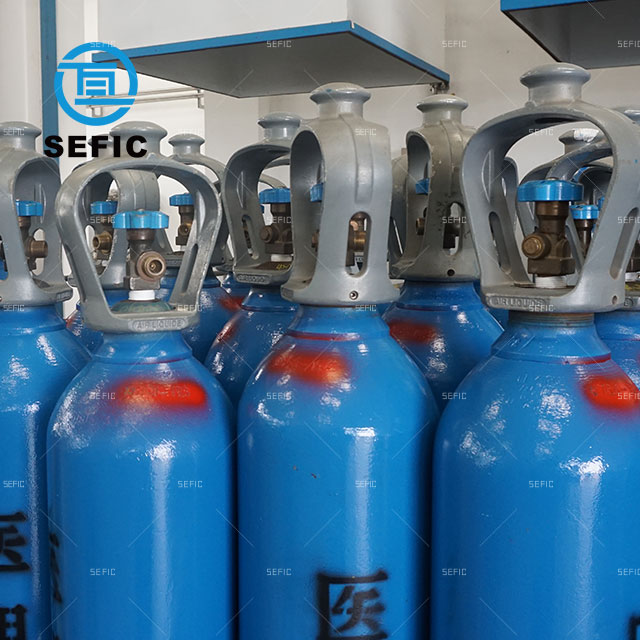 Medical oxygen cylinder with tulip cap